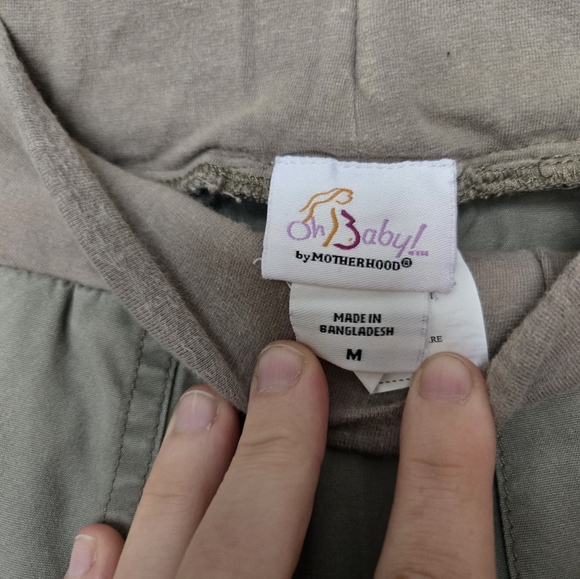 Size M Olive Maternity Capris - Picture 3 of 4